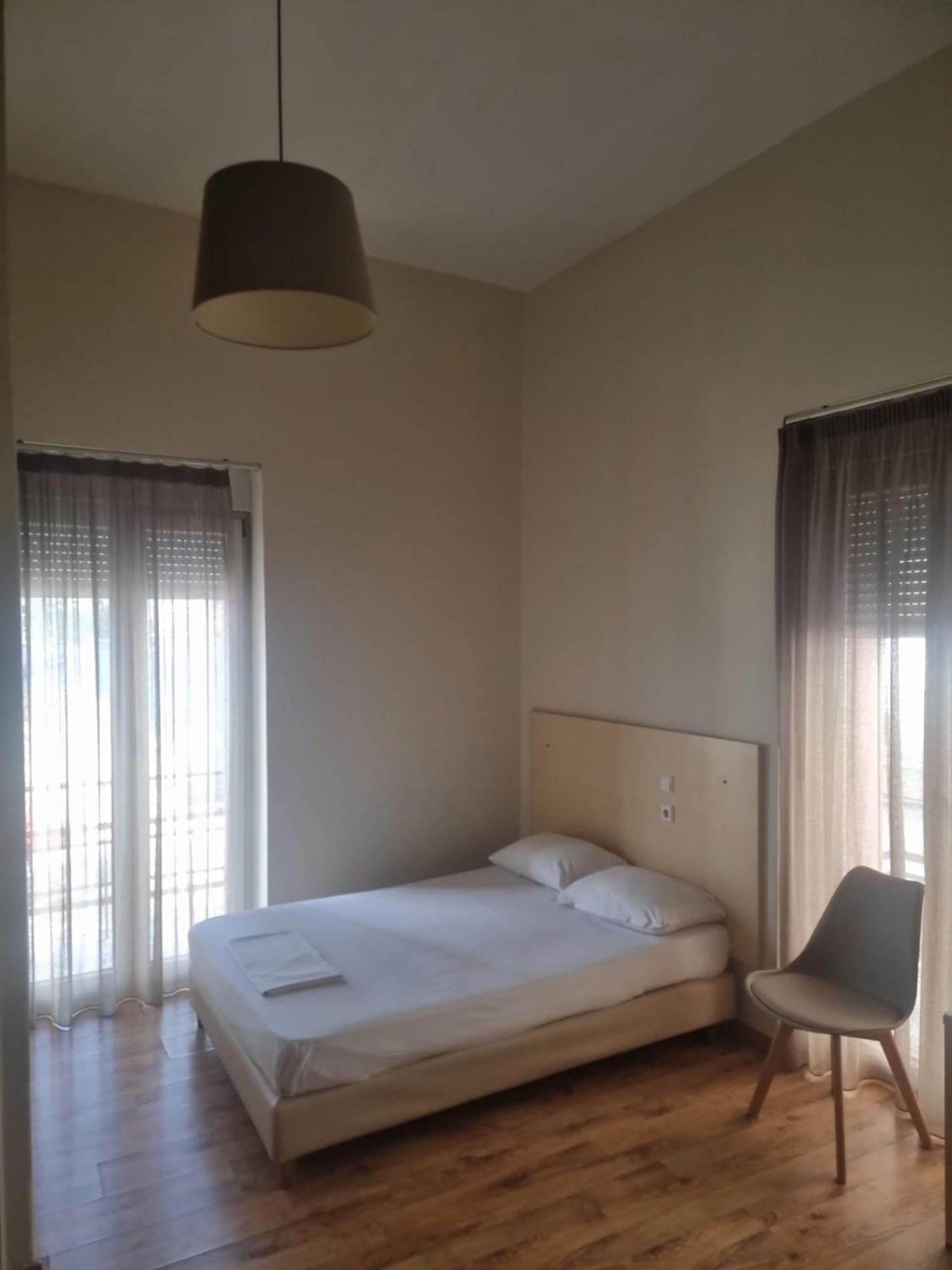 Kentrikon Hotel Chalkida Bagian luar foto