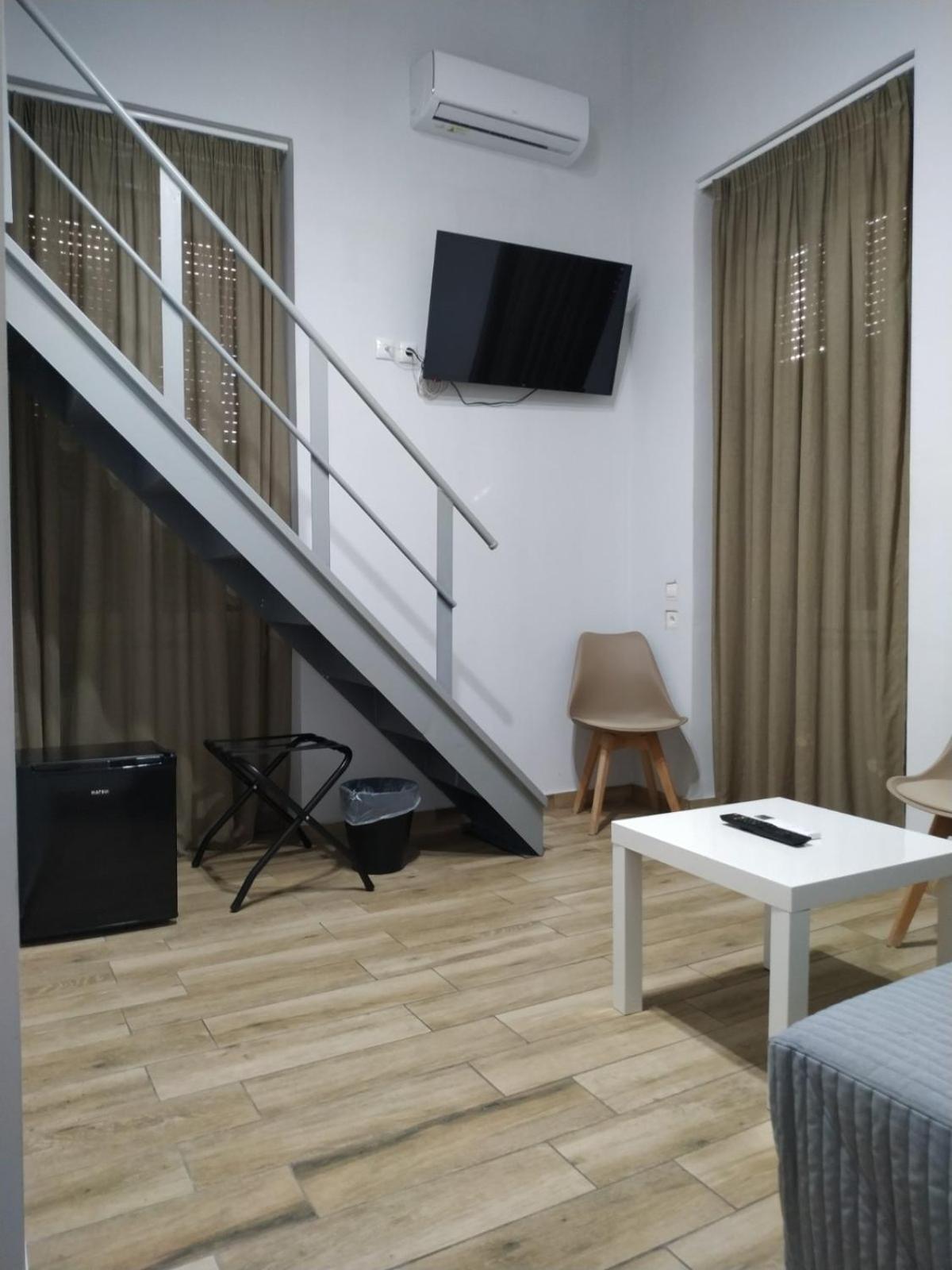 Kentrikon Hotel Chalkida Bagian luar foto