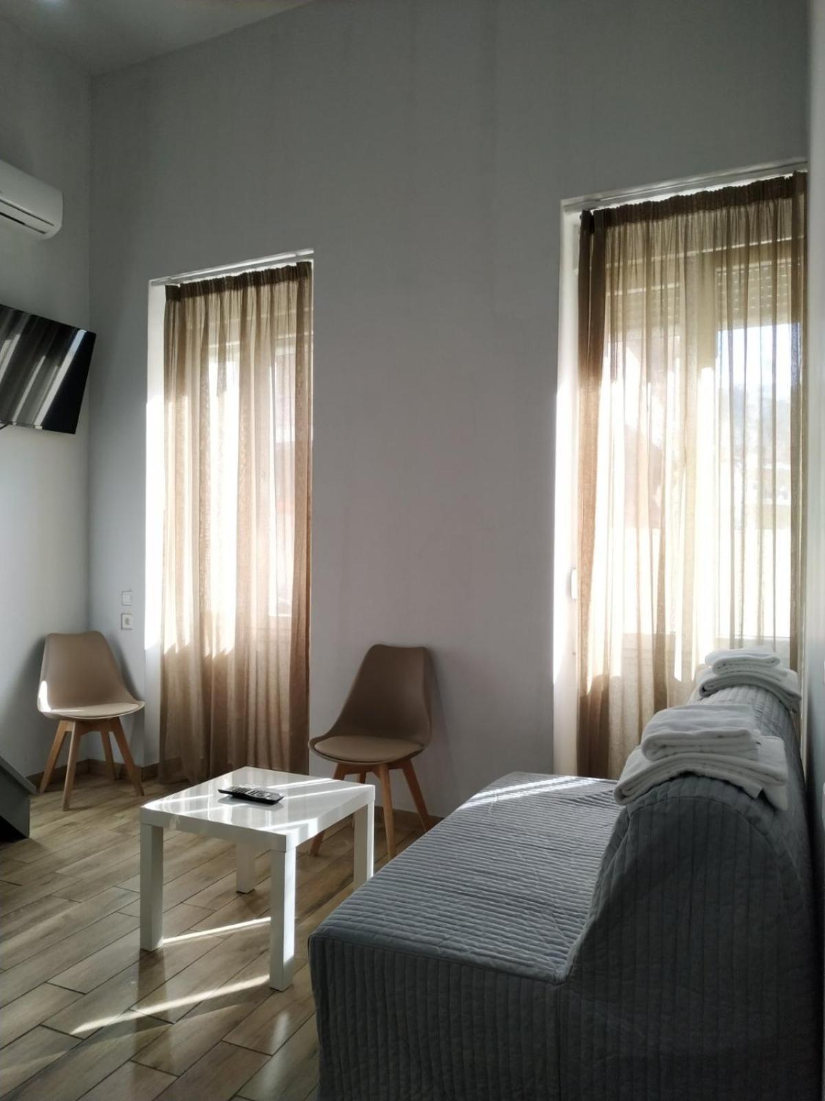 Kentrikon Hotel Chalkida Bagian luar foto