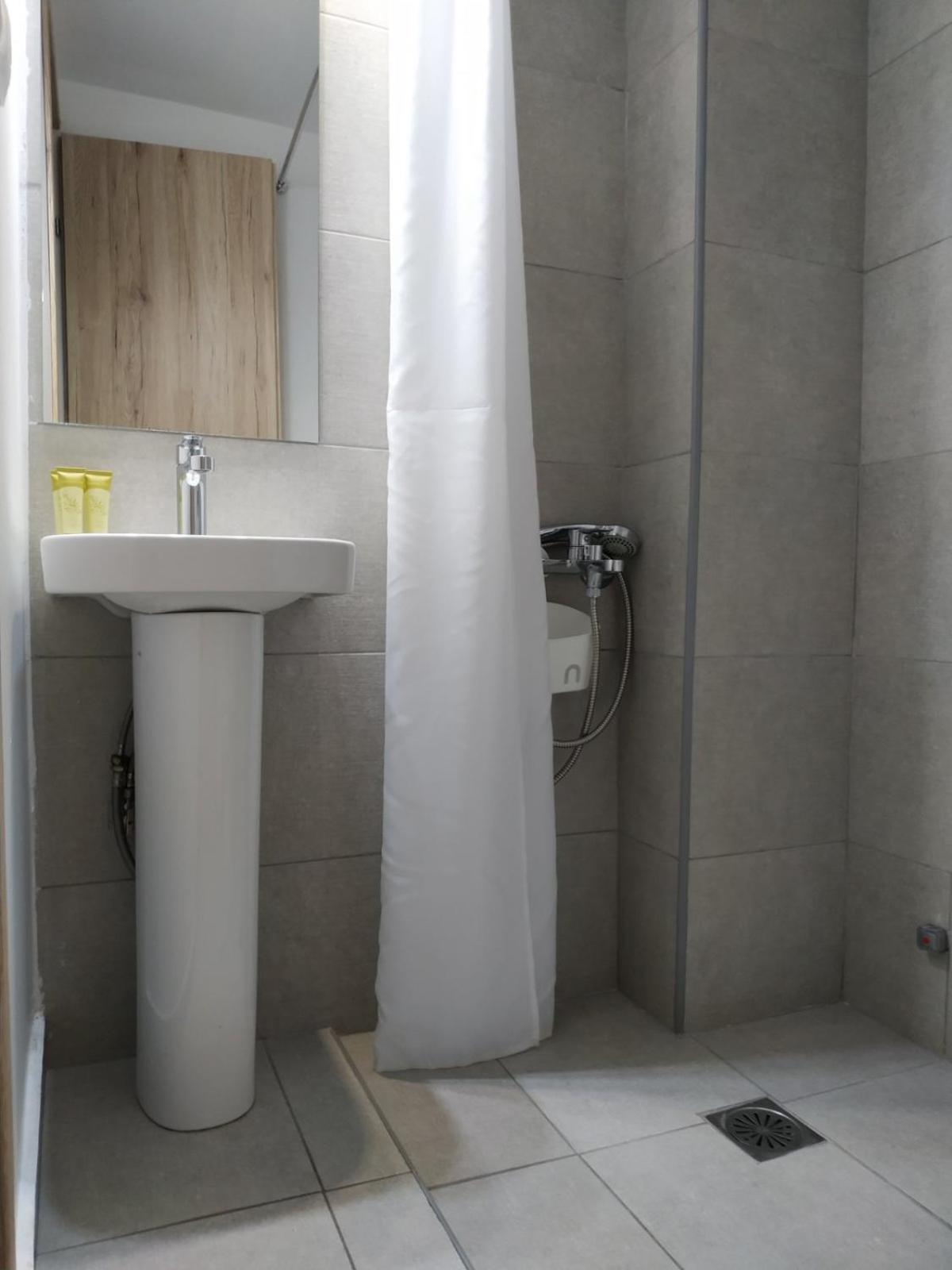 Kentrikon Hotel Chalkida Bagian luar foto