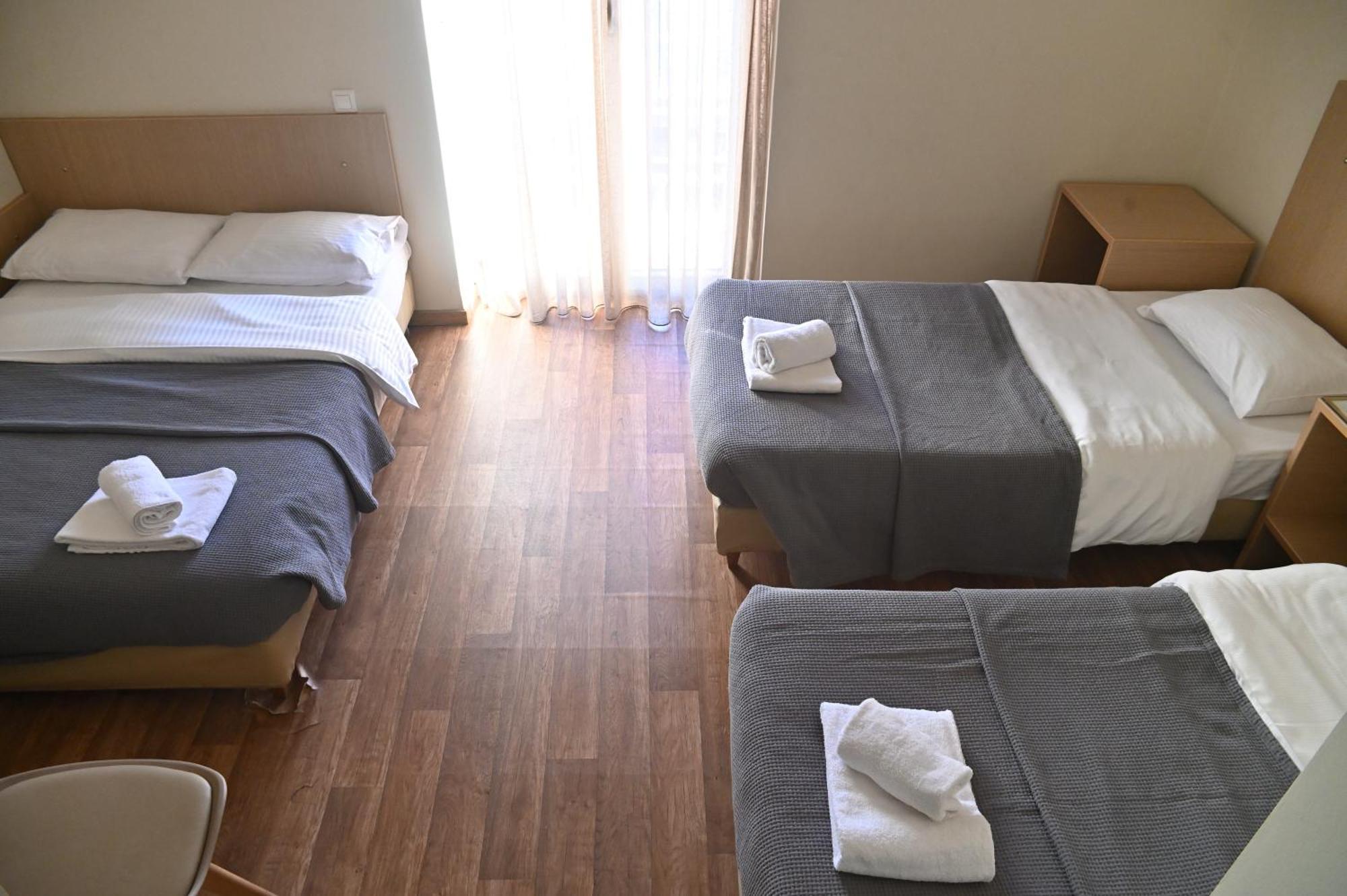 Kentrikon Hotel Chalkida Bagian luar foto