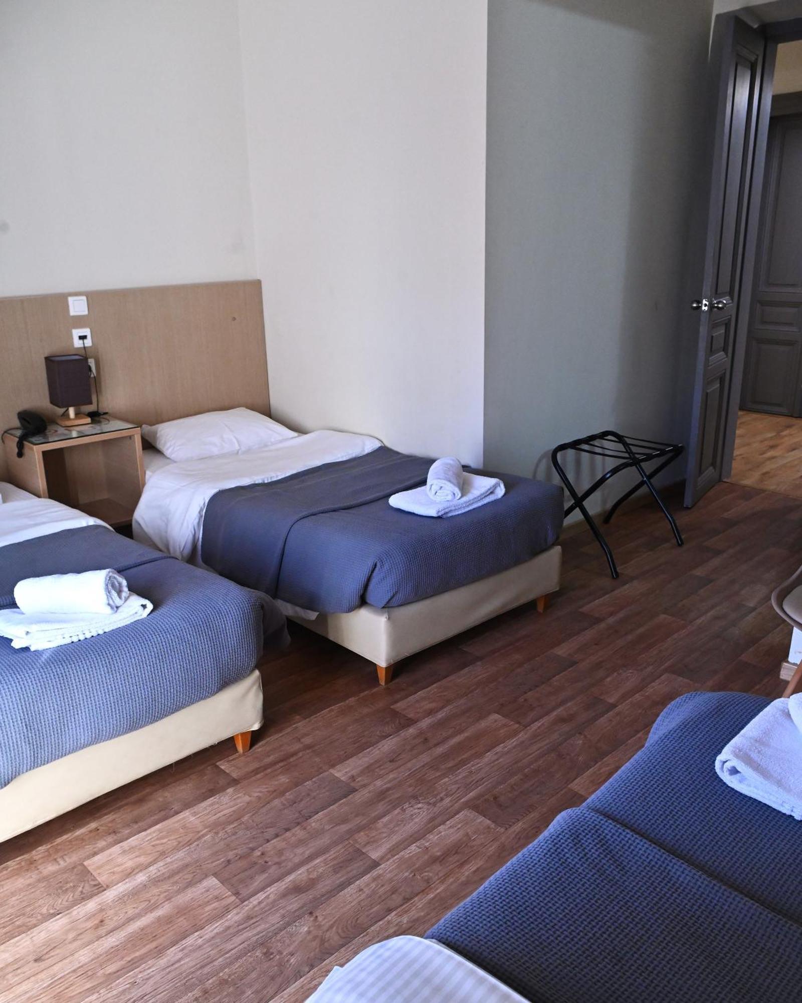 Kentrikon Hotel Chalkida Bagian luar foto