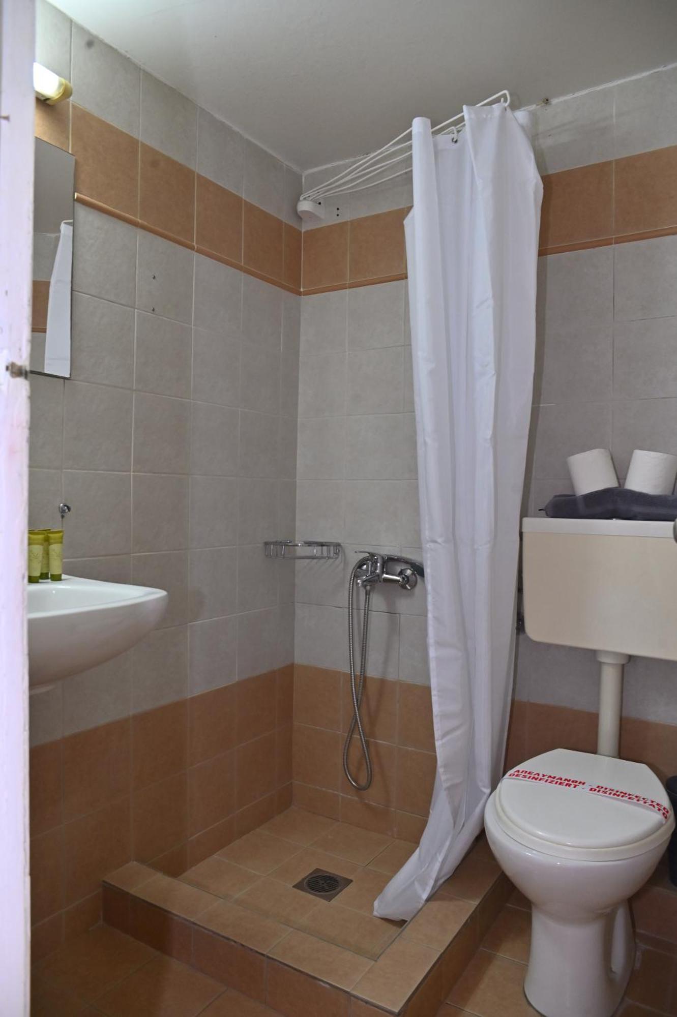 Kentrikon Hotel Chalkida Bagian luar foto