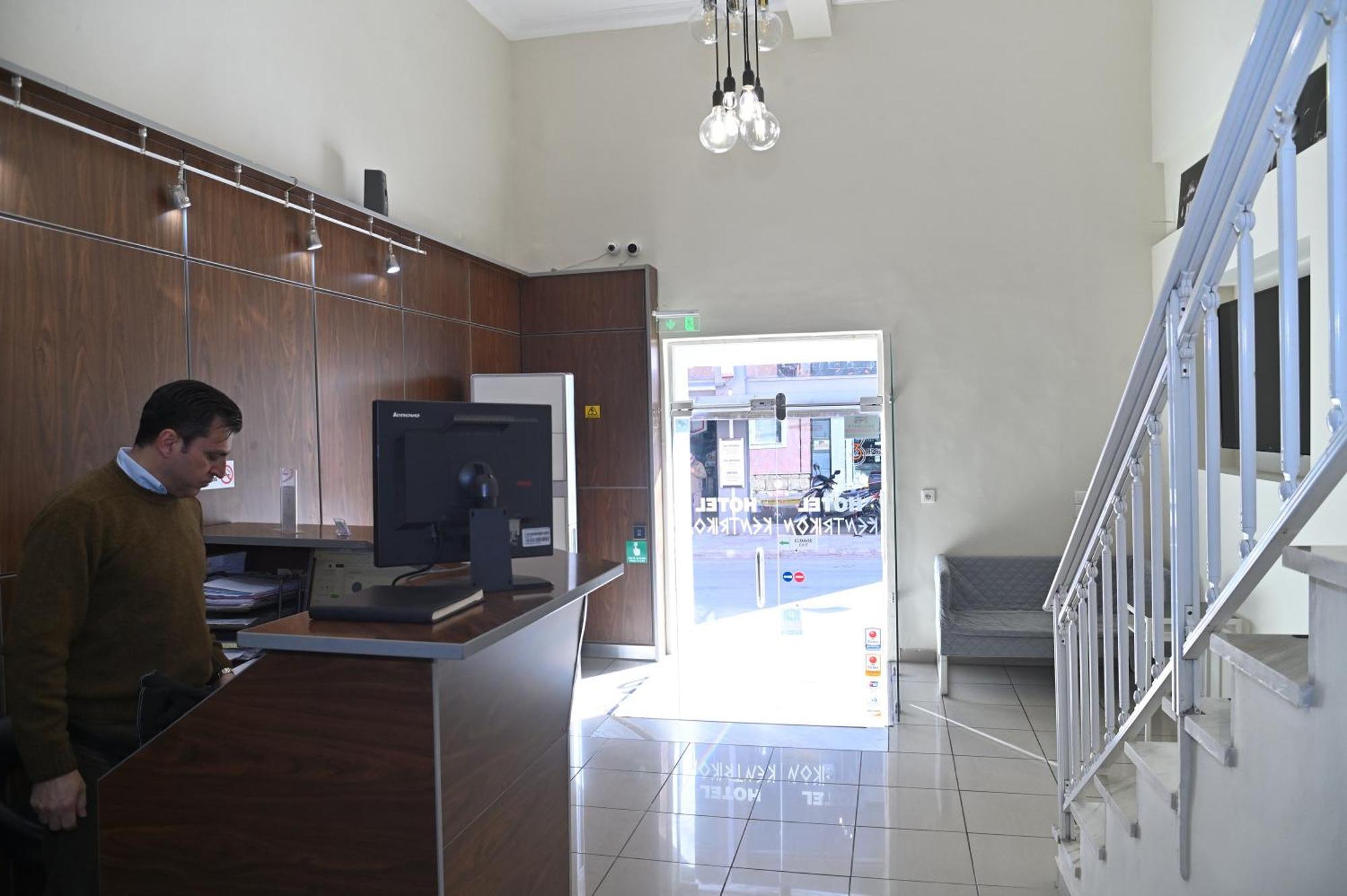 Kentrikon Hotel Chalkida Bagian luar foto