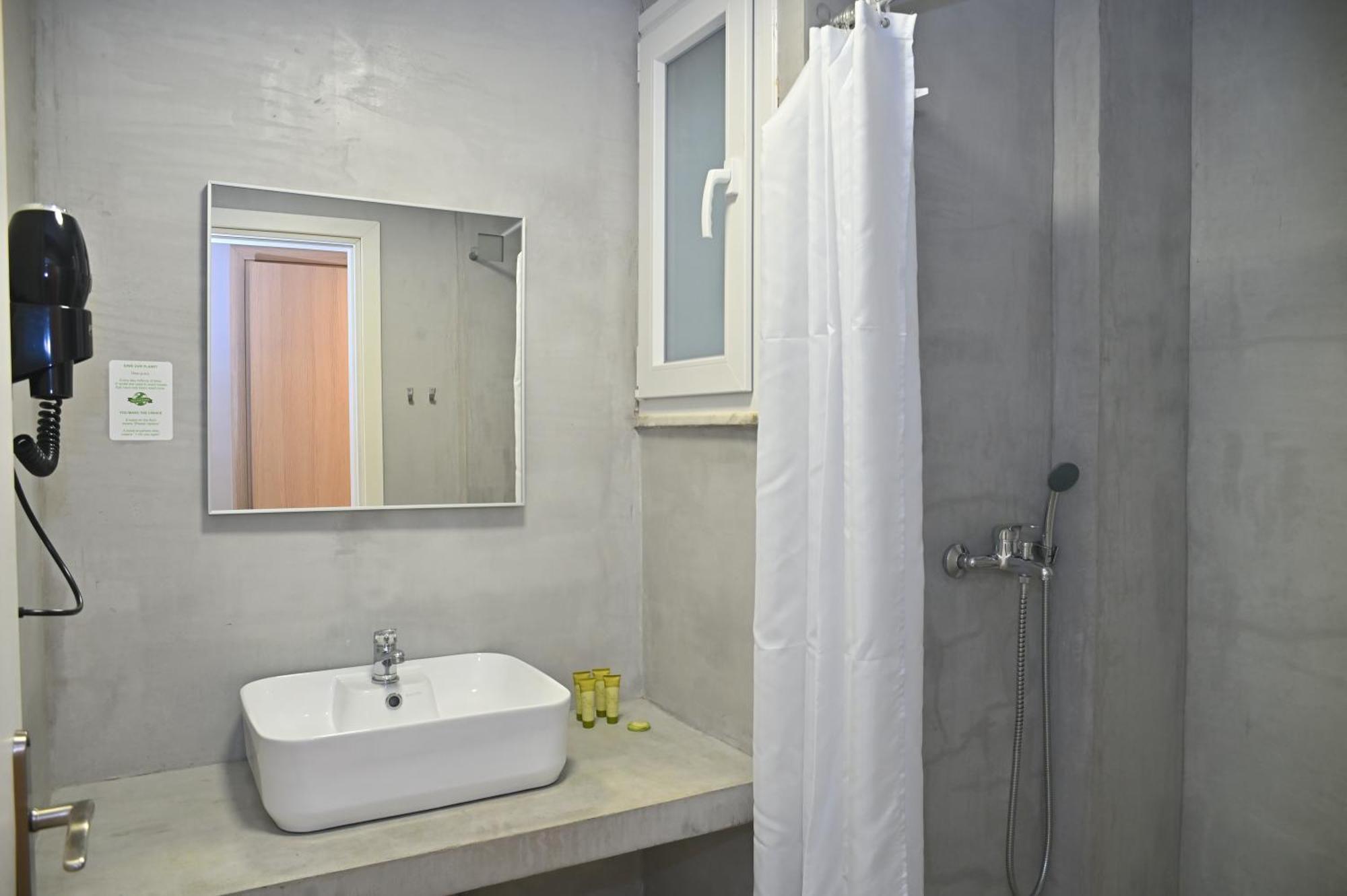 Kentrikon Hotel Chalkida Bagian luar foto