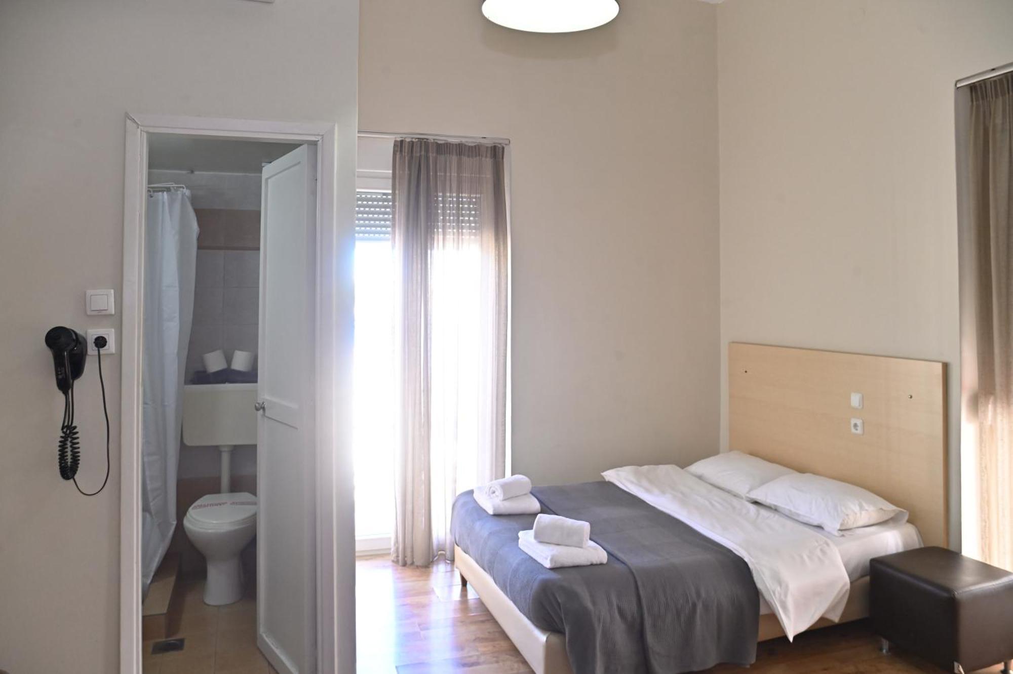 Kentrikon Hotel Chalkida Bagian luar foto