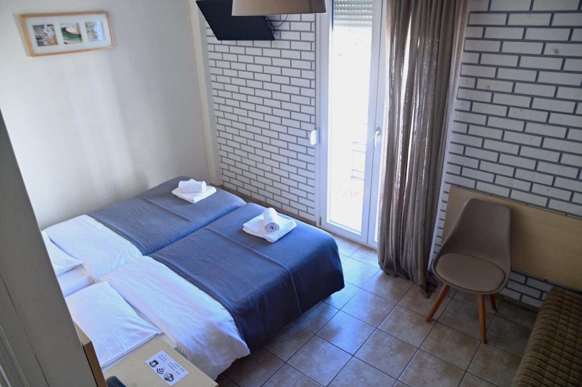 Kentrikon Hotel Chalkida Bagian luar foto