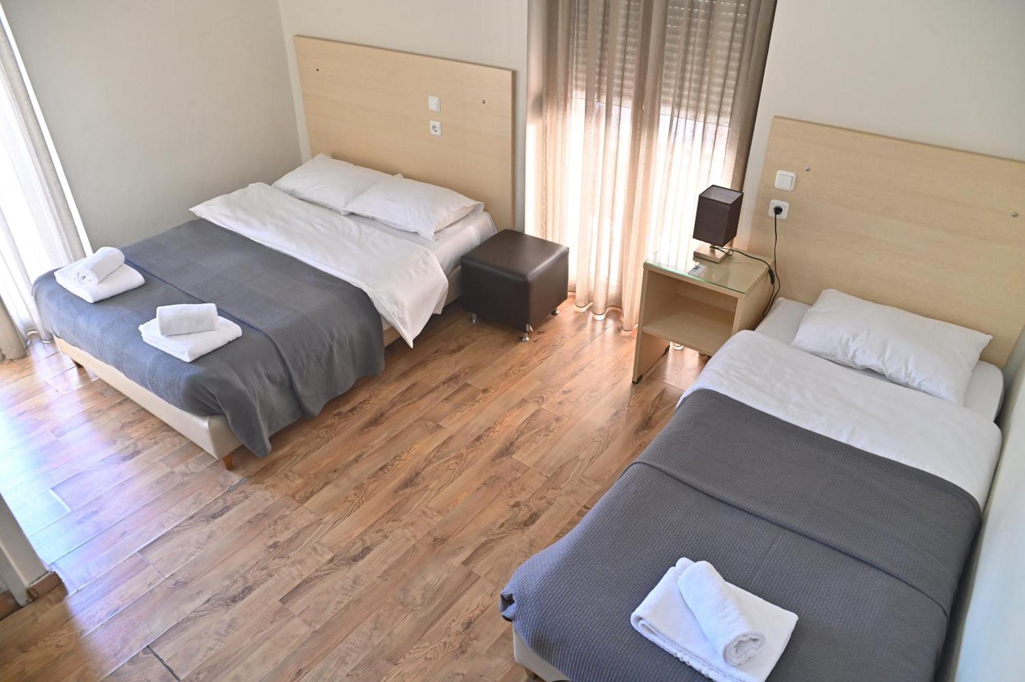 Kentrikon Hotel Chalkida Bagian luar foto