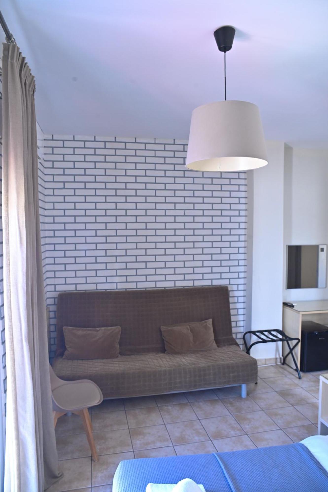Kentrikon Hotel Chalkida Bagian luar foto