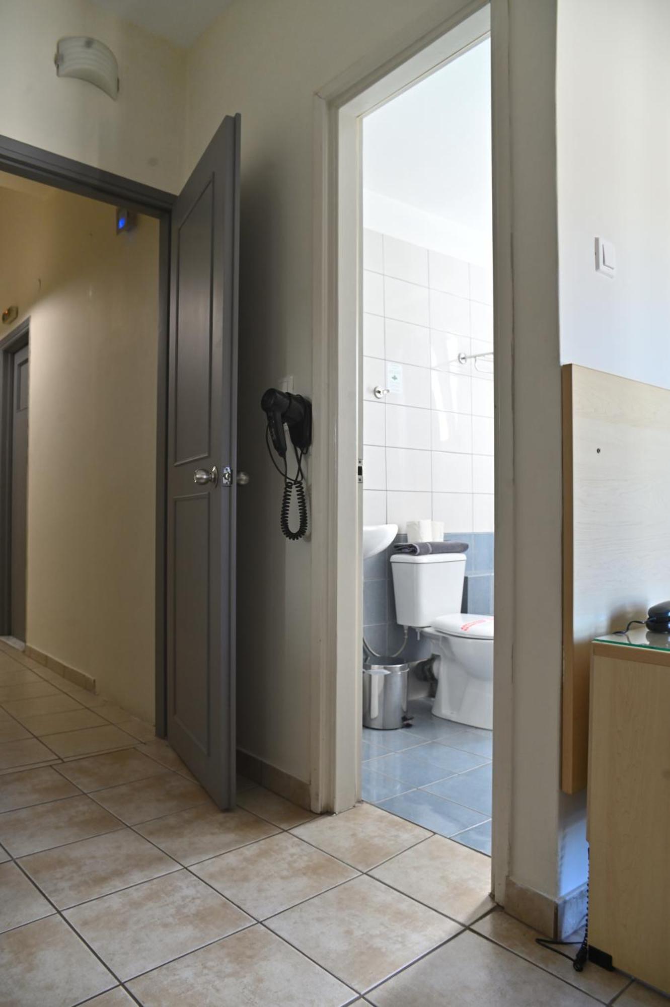 Kentrikon Hotel Chalkida Bagian luar foto