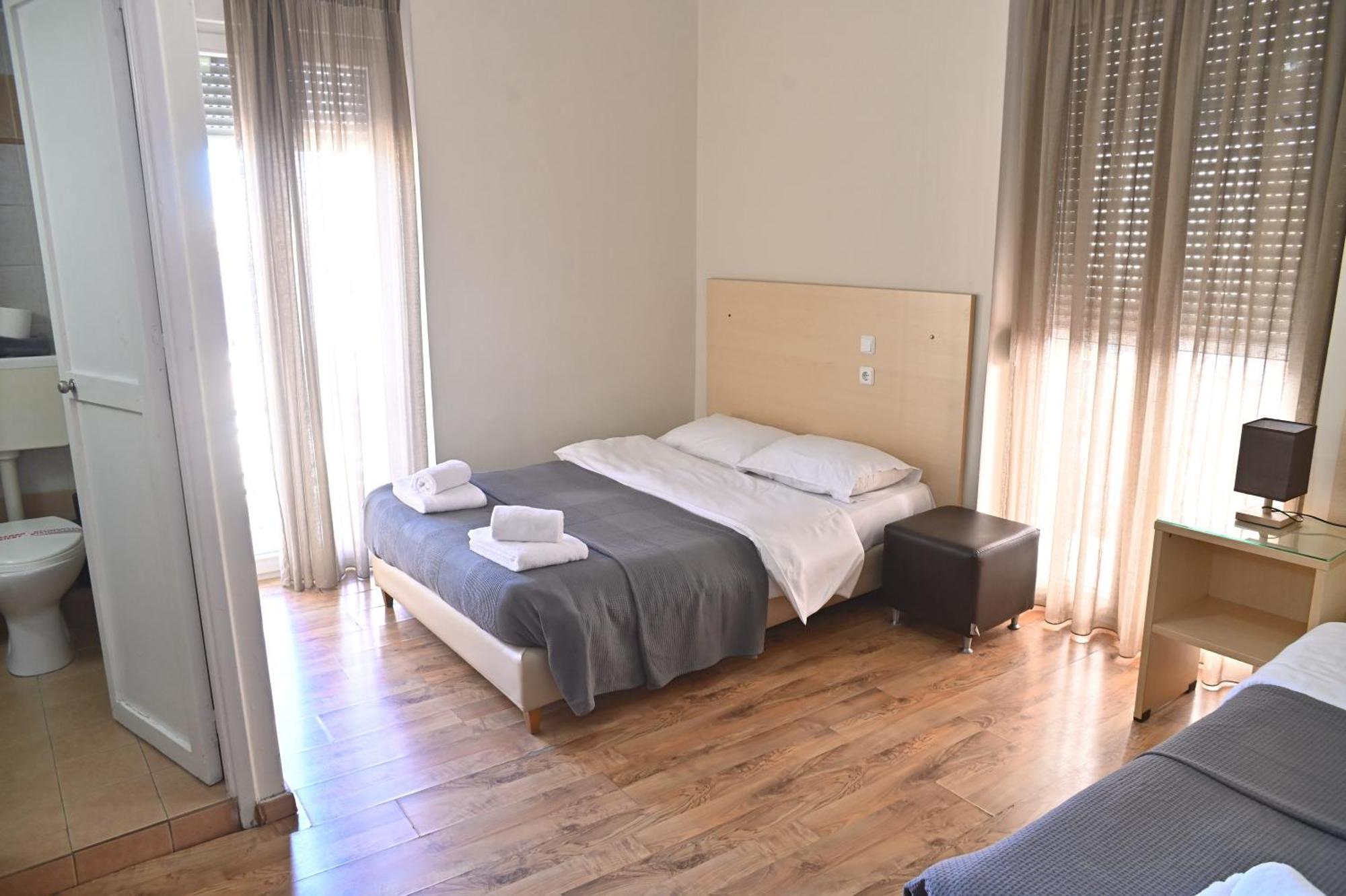 Kentrikon Hotel Chalkida Bagian luar foto