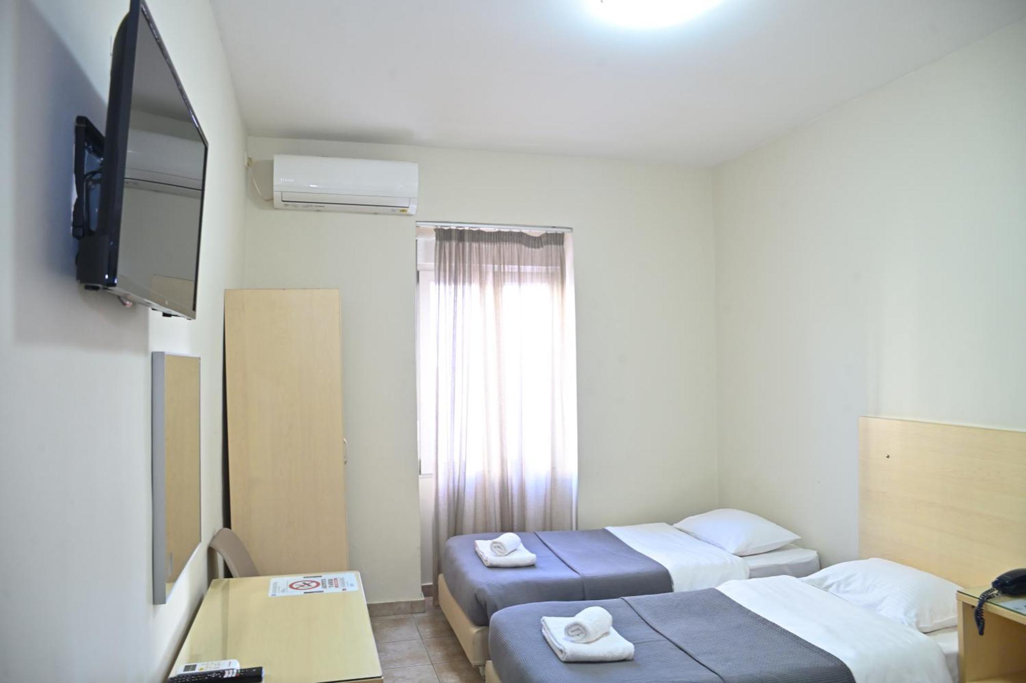 Kentrikon Hotel Chalkida Bagian luar foto