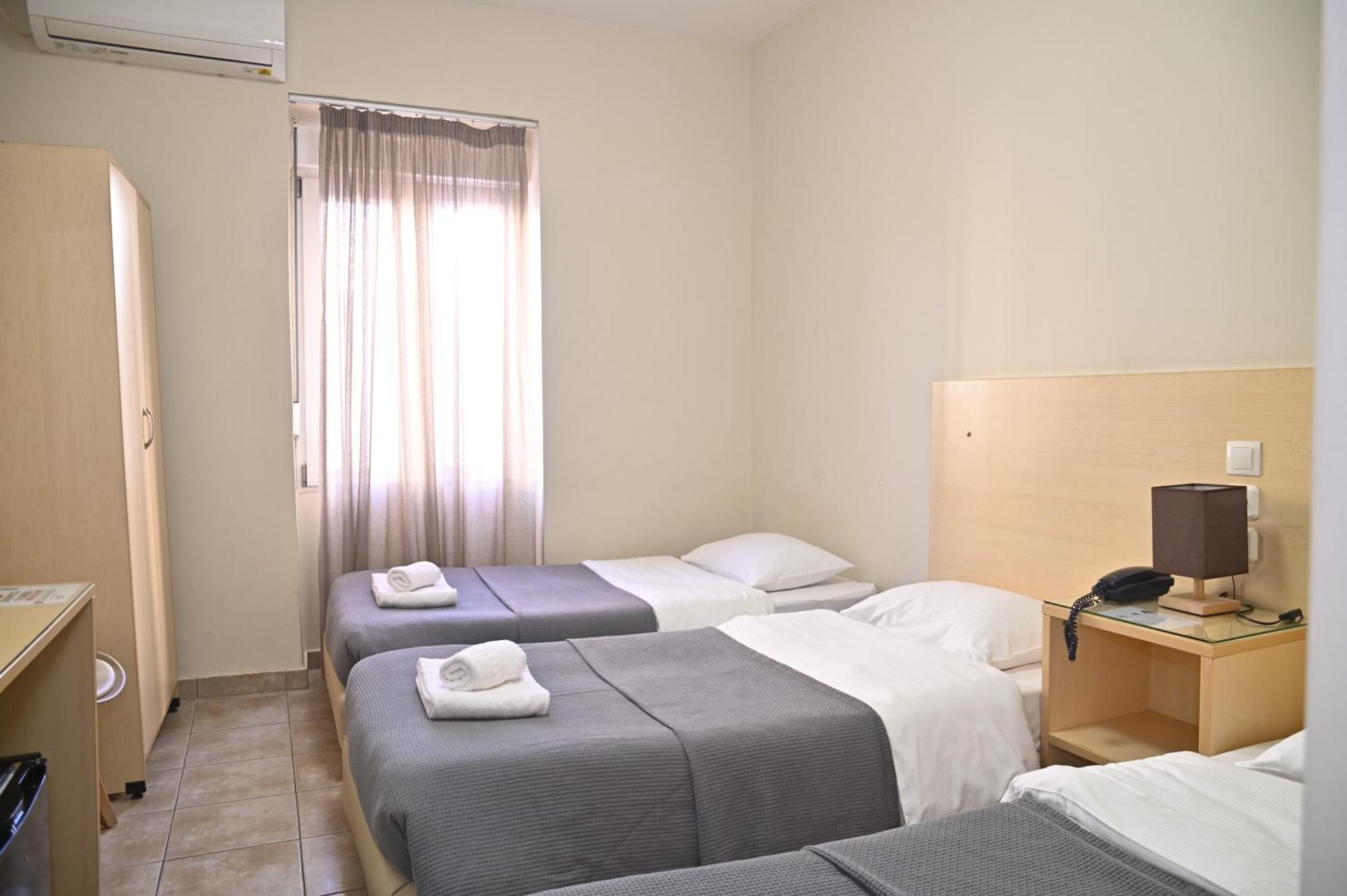 Kentrikon Hotel Chalkida Bagian luar foto