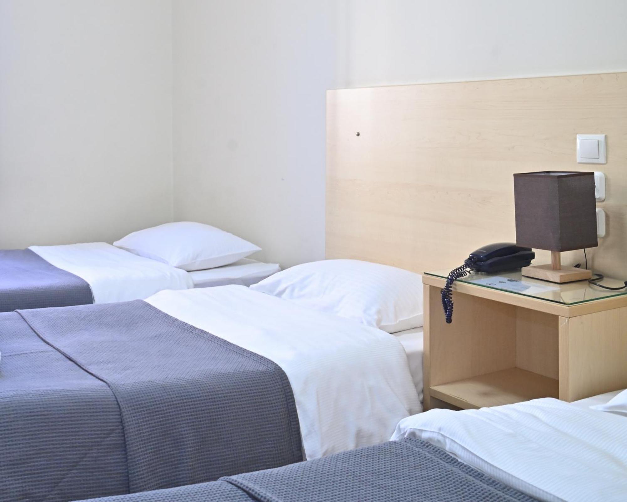 Kentrikon Hotel Chalkida Bagian luar foto