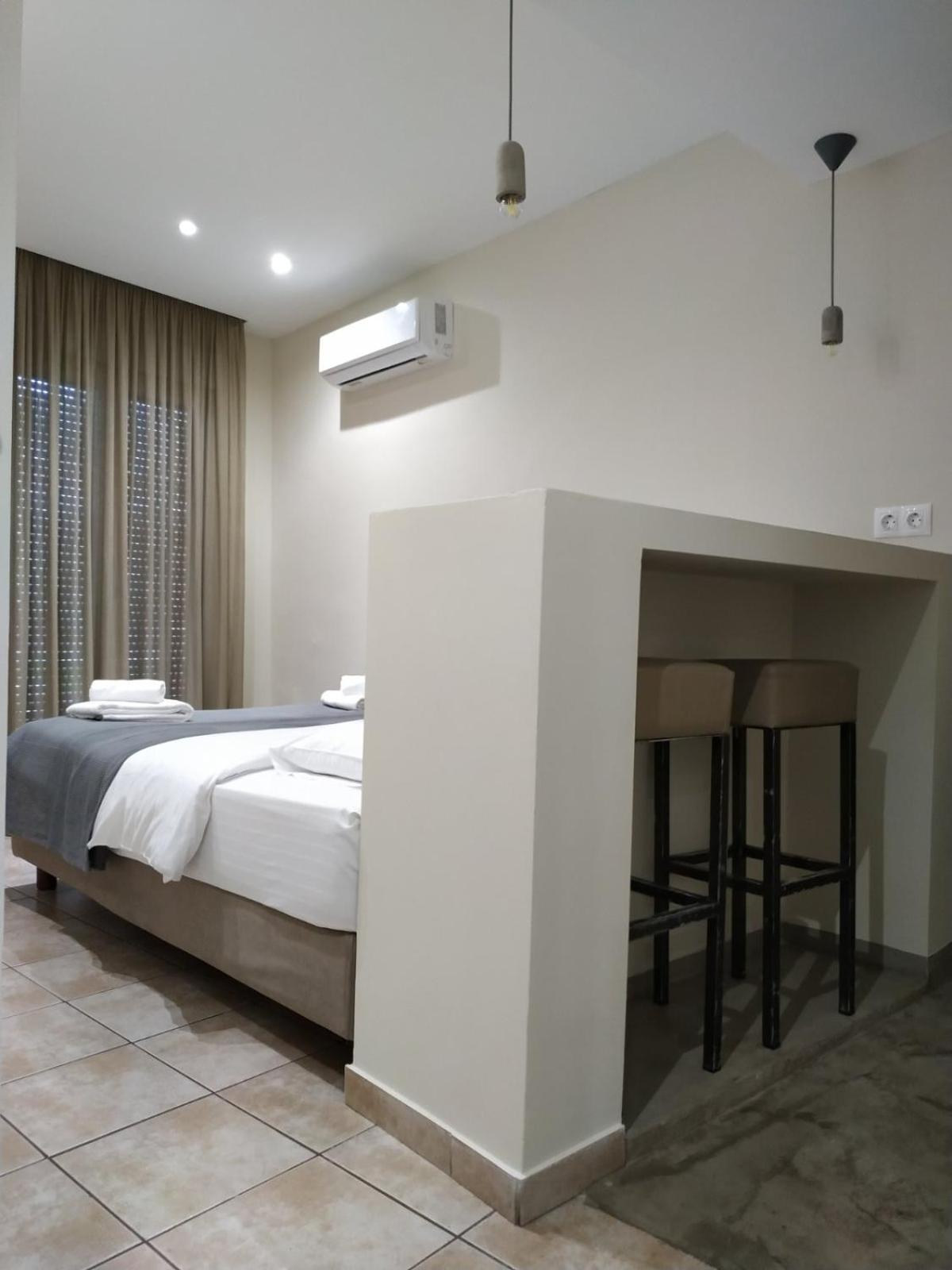 Kentrikon Hotel Chalkida Bagian luar foto