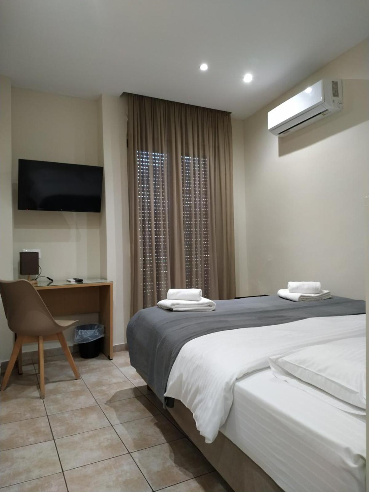 Kentrikon Hotel Chalkida Bagian luar foto