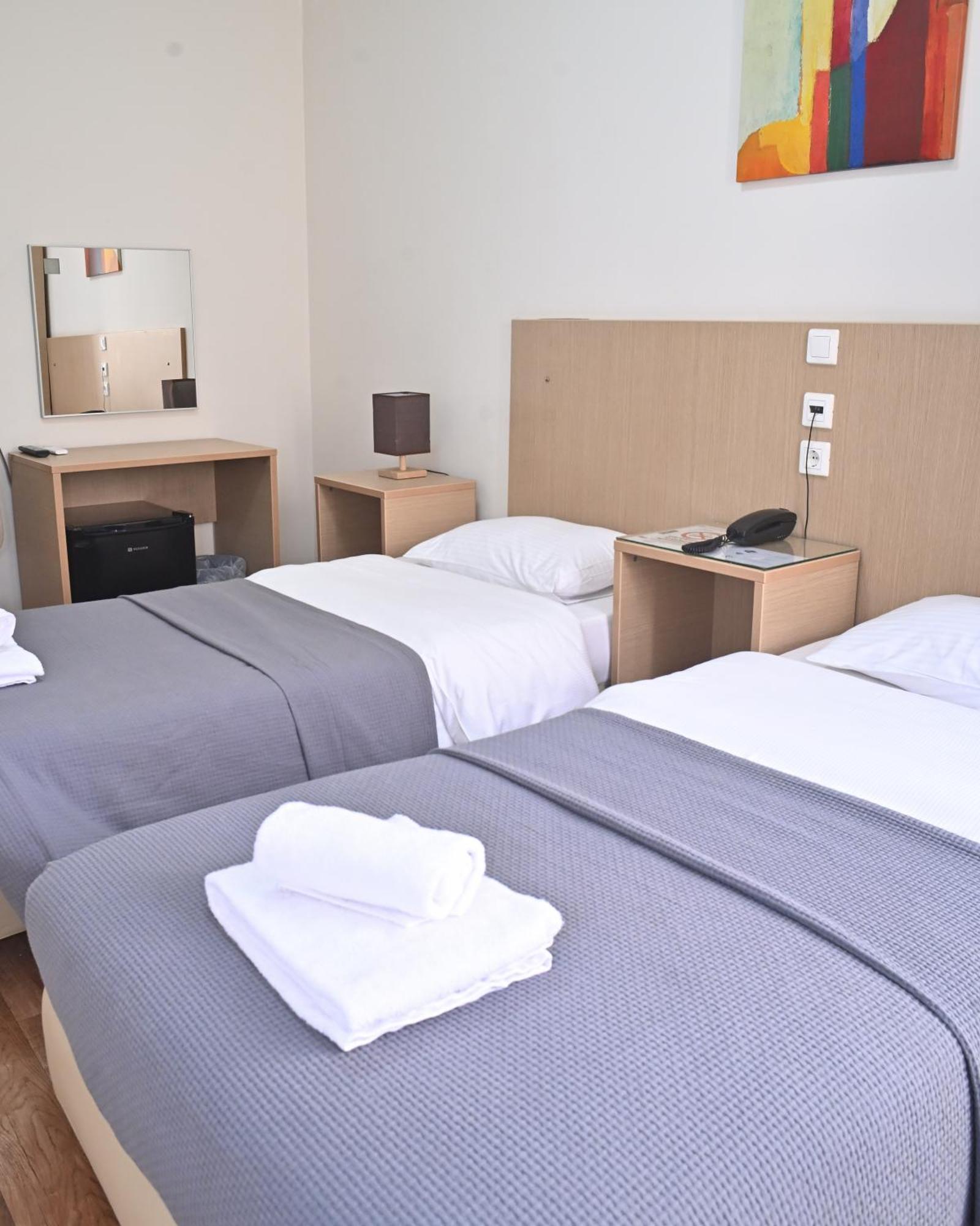 Kentrikon Hotel Chalkida Bagian luar foto