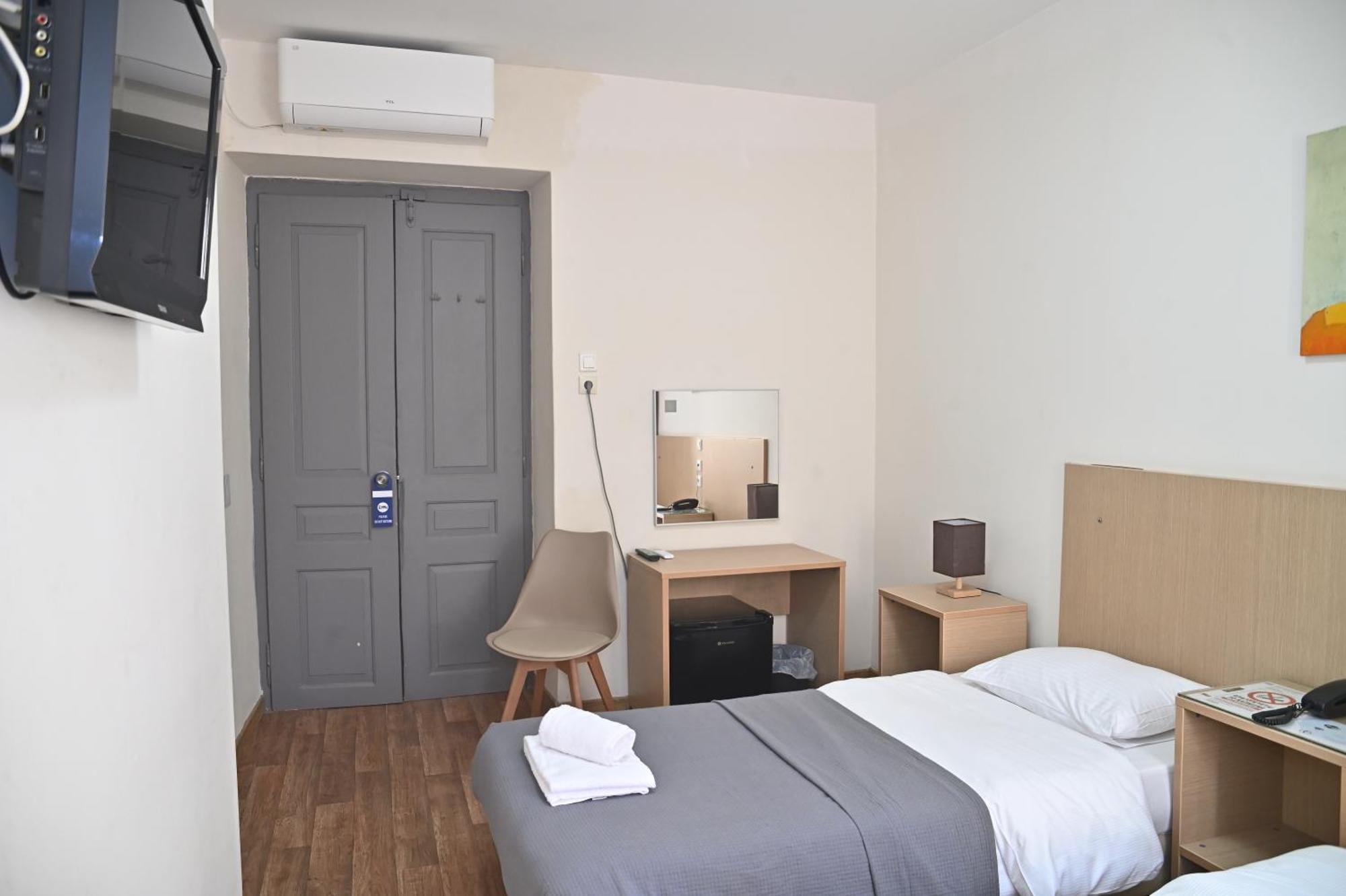 Kentrikon Hotel Chalkida Bagian luar foto