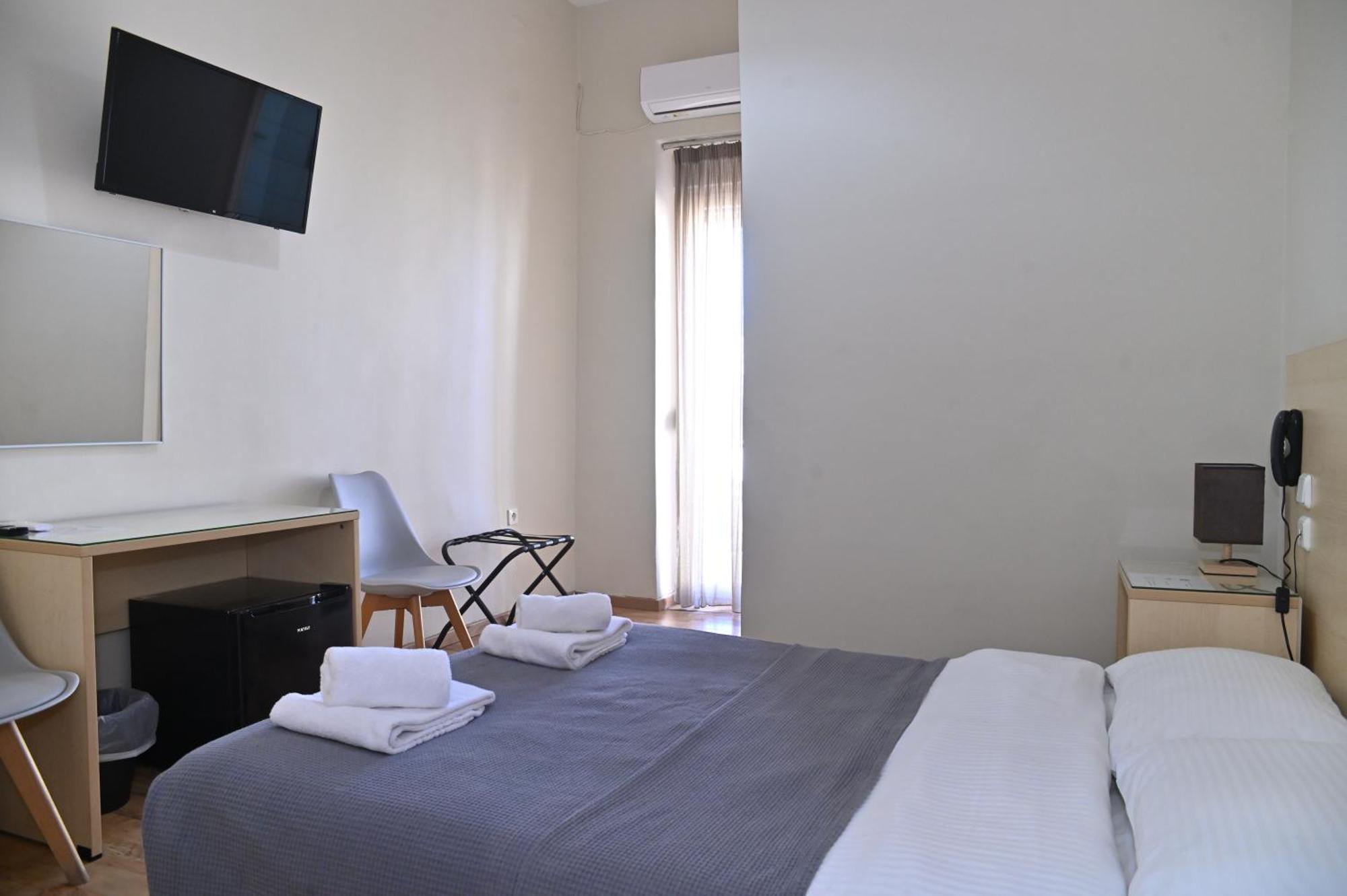 Kentrikon Hotel Chalkida Bagian luar foto