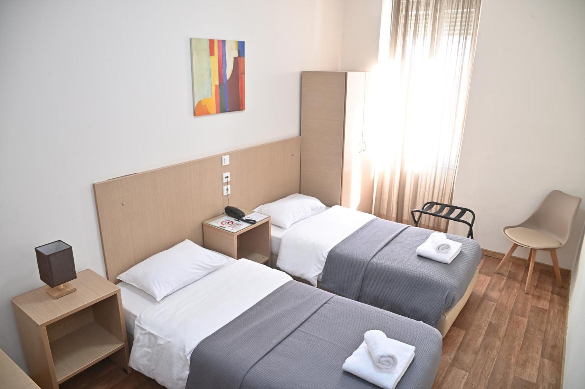 Kentrikon Hotel Chalkida Bagian luar foto