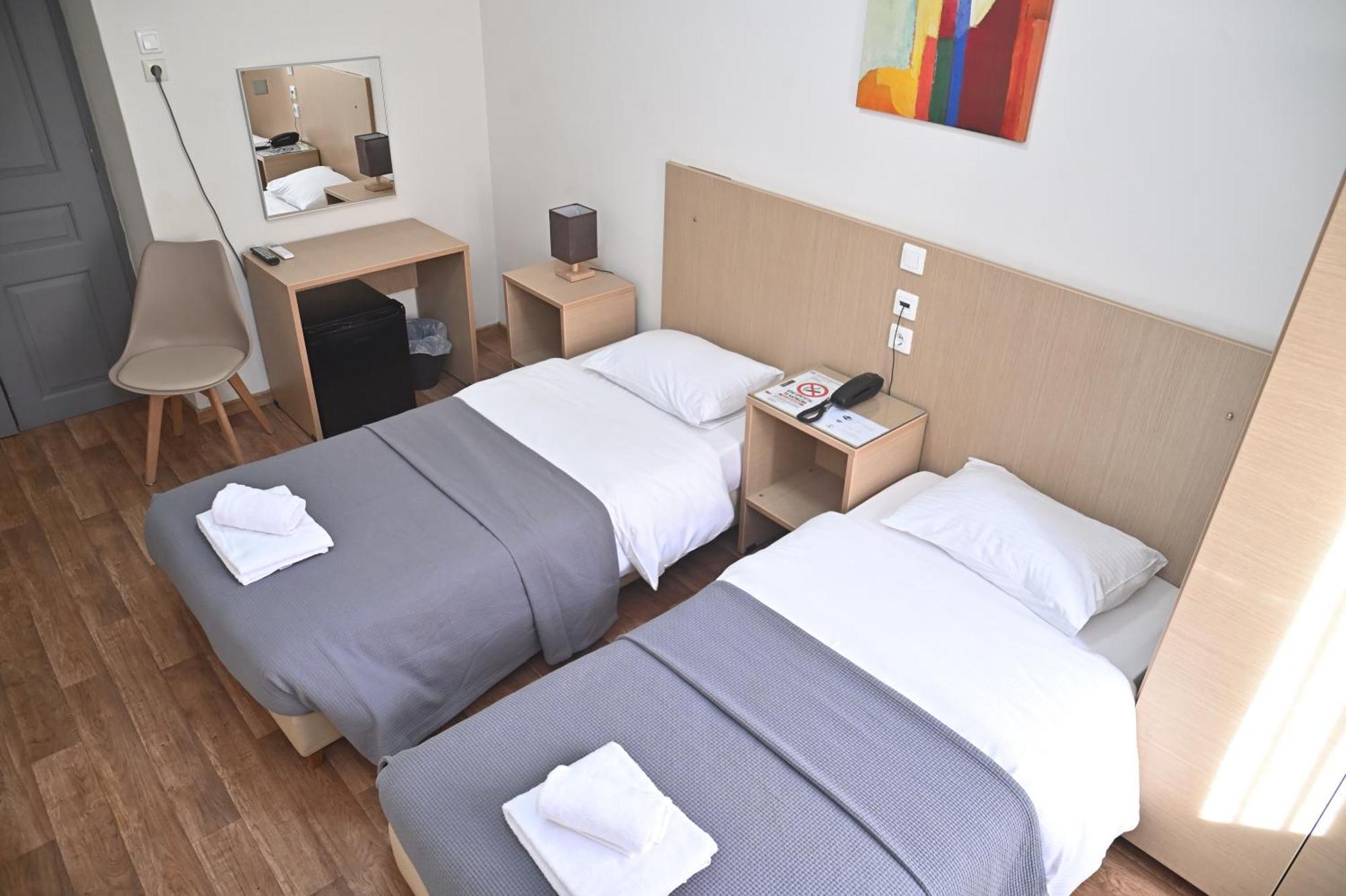 Kentrikon Hotel Chalkida Bagian luar foto