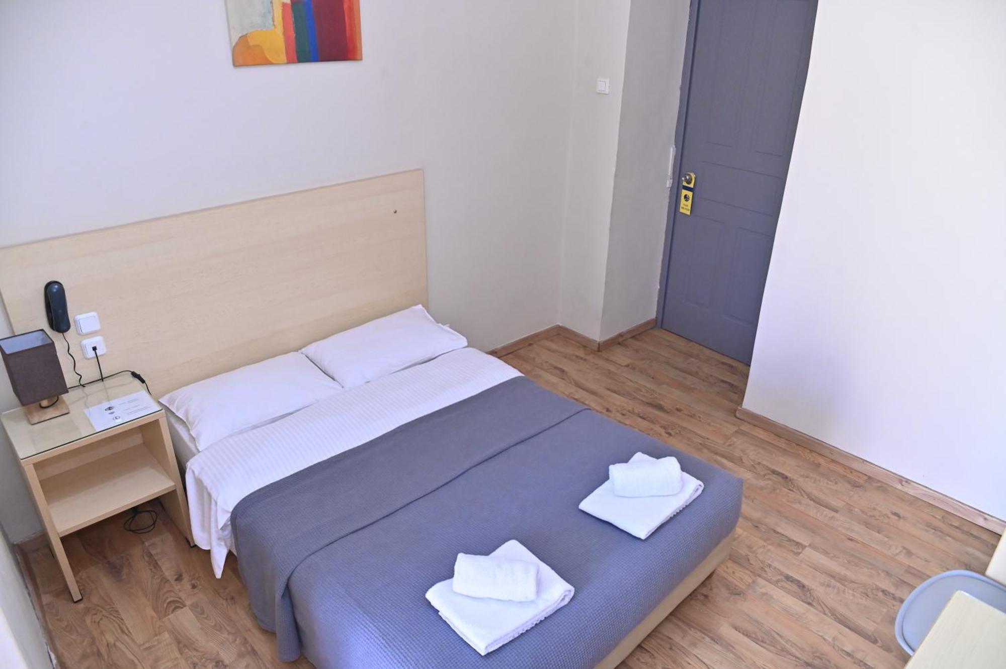 Kentrikon Hotel Chalkida Bagian luar foto